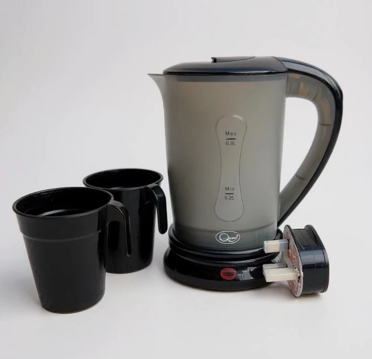 QUEST 0.5 LITRE DUAL VOLTAGE SMALL ELECTRIC TRAVEL KETTLE + 2 CUPS BLACK NEW