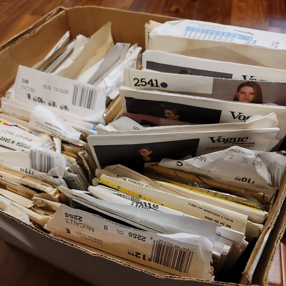 Lot of 210 Vintage Assorted Sewing Patterns Simplicity-Butterick-McCall's-Vogue - Image 3 of 4