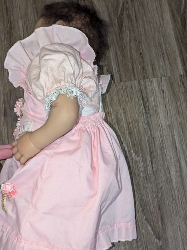 Realistische Reborn Puppe 20 Zoll Babypuppe im rosa Kleid signiert Künstler Andrea Arcello - Bild 12 von 18