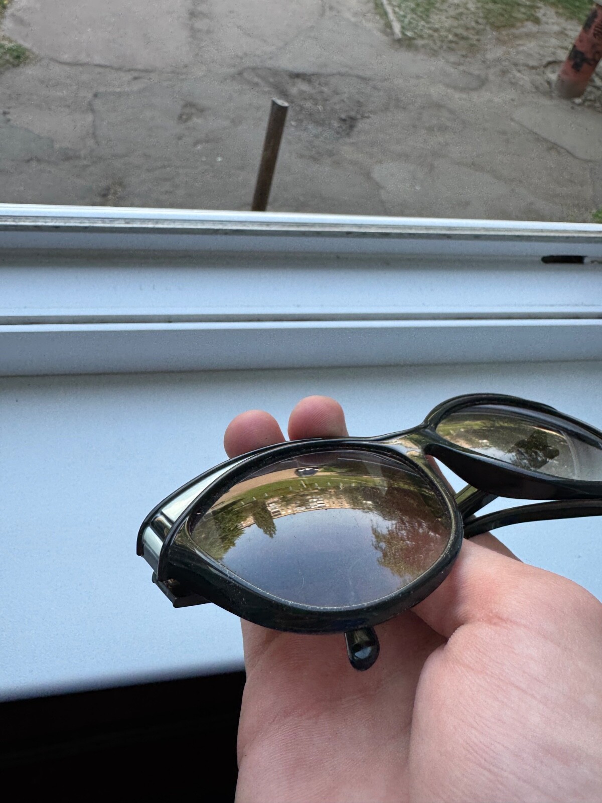 SAINT LAURENT Gli occhiali da sole YSL della moda alla moda per lo street style