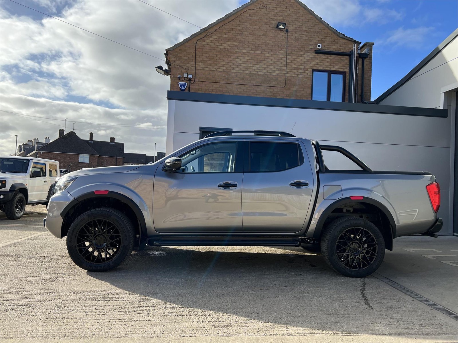 Nissan Navara NP300 (2016-2022) Hex2 Slim Wheel Arches