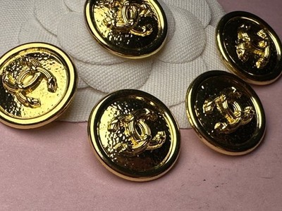 ALT/NEU Chanel 5er Set echt goldfarbene 3D CC, gestempelte Knöpfe - 23mm NEUWERTIG!