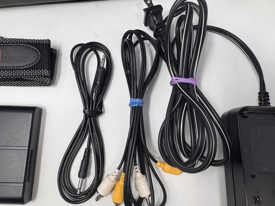 RCA Small Wonder VHS-C Camcorder CC604 1994 w/ Accessories Parts/Repair (Video) - Image 4 of 4