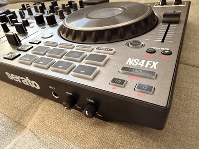 Numark NS4FX 4-Deck 4-Kanal DJ-Controller für Serato inkl. Netzteil
