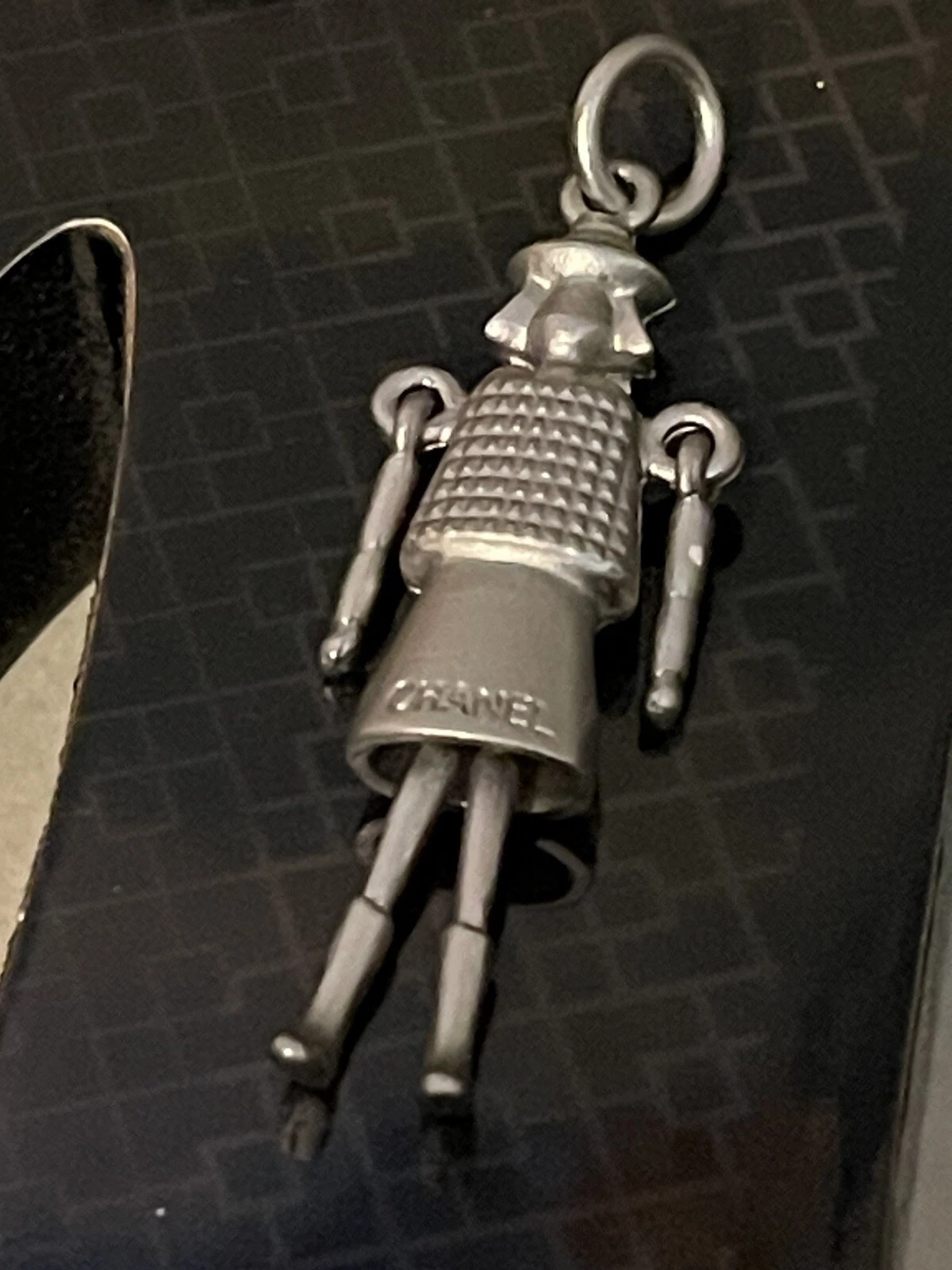 CHANEL mini ciondolo fascino bambina