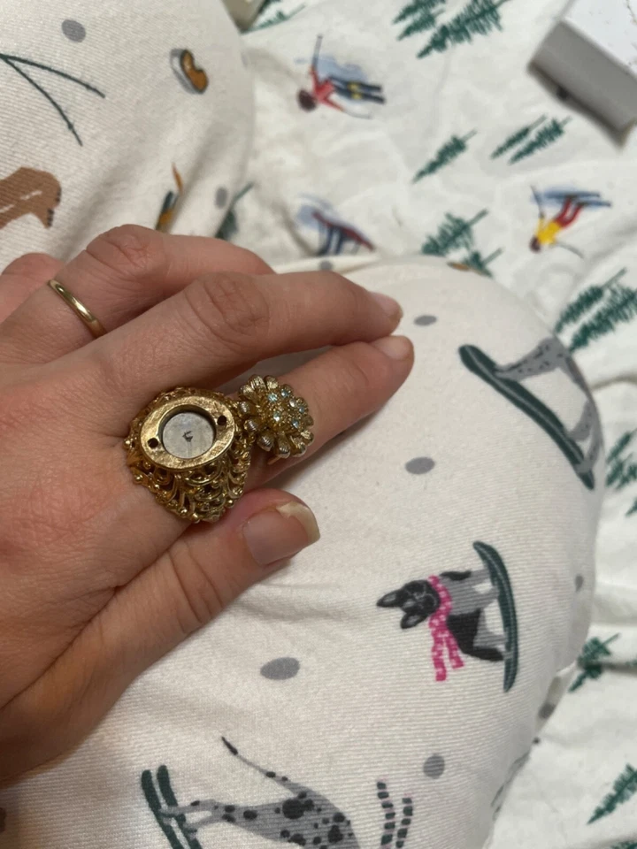 gold plated flower with magnet ring with blue jems - Image 4 of 4