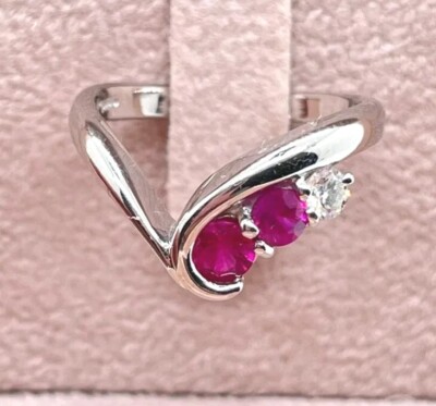Platinring 5,66 gr, mit Rubinen 0,47 ct und Diamant VS1 0,11 CT neu