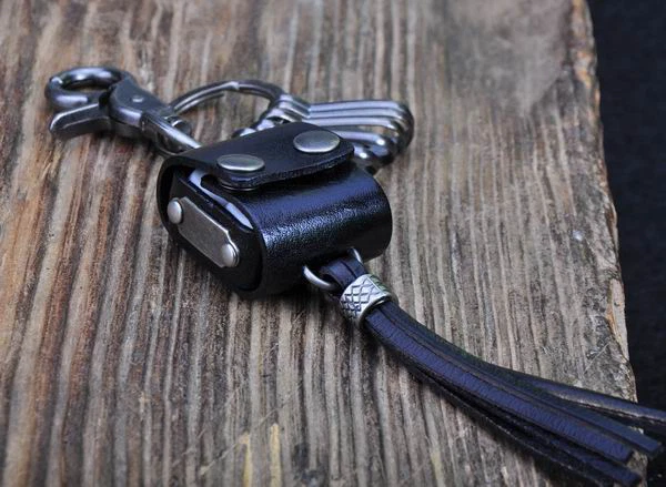 C16 Charm Motociclista Dados Soporte Cuero Llavero Multi Llavero Negro Foto 3 de 4