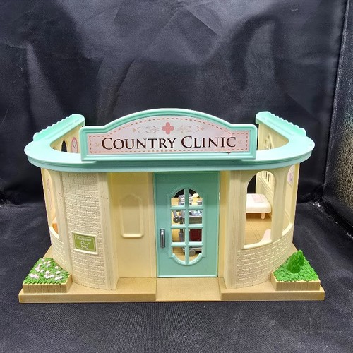 Sylvanian Families- Country Clinic- Includes Many Original Accessories - Picture 2 of 21