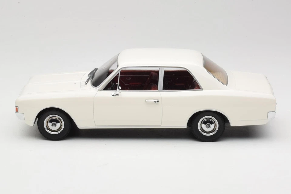 107047001 Opel Rekord C Saloon White Minichamps 1:18 - Immagine 3 di 4