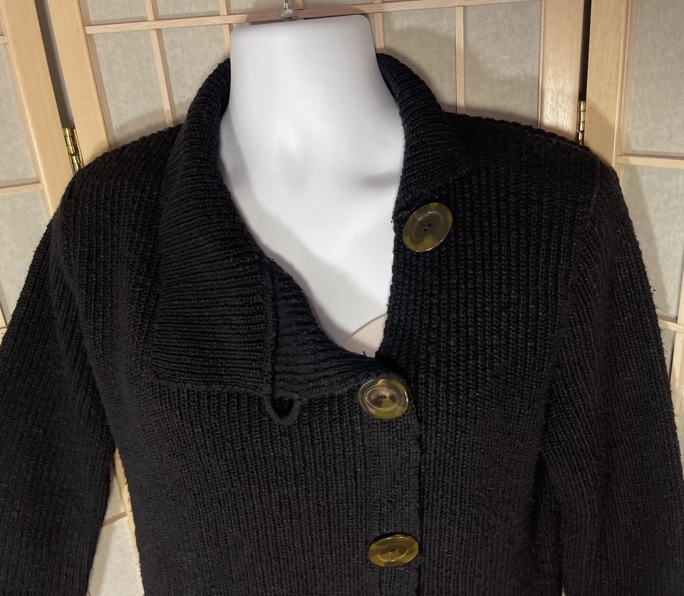 Cárdigan Willow L Grande Negro Acanalado Manga 3/4 Cuadrado Texturizado Suéter Abotonado Foto 2 de 4