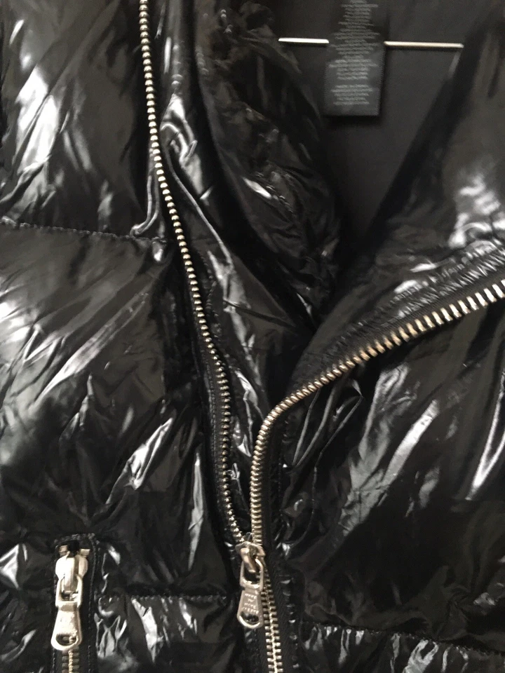 Chaqueta acolchada Marc By Marc Jacobs negra acolchada corta brillante talla S Y2K Foto 4 de 4