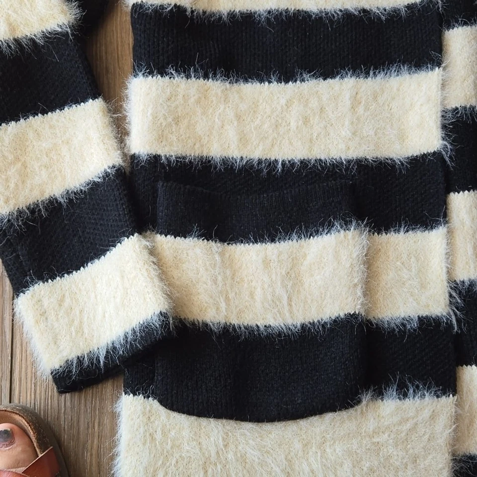 Cárdigan a rayas blanco y negro Ya Los Angeles Foto 3 de 4