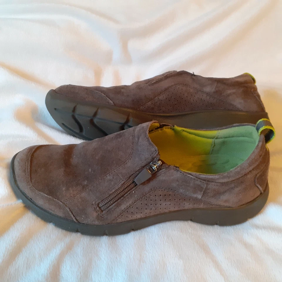 CLARKS Collection 女式 8.5 窄棕褐色麂皮绒皮革拉链乐福鞋质量好 — 第 4/4 张图片