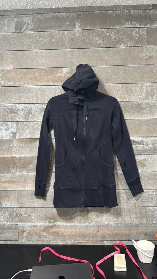 Sudadera con capucha negra forrada de lana Athleta talla XS Foto 2 de 4
