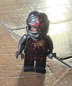 LEGO NINJAGO: NRG Cole (9572) Used Complete RARE figure with 4 Cards & spinner