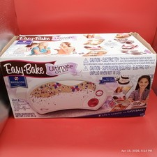 Easy-Bake Ultimate Oven Baking Star Edition - Original Box  Accessories