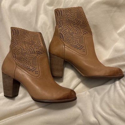 UGG Boots Womens Sz 7.5 Brown Tan Leather Thames Perforated Ankle Boots Slip on