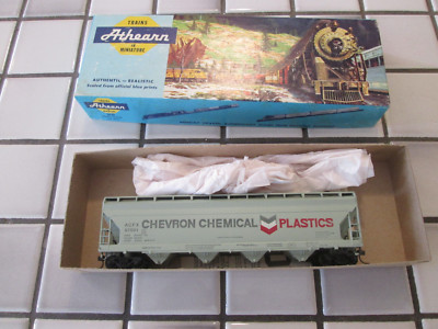ATHEARN CHEVRON CHEMICAL COVERED HOPPER CAR HO SCALE