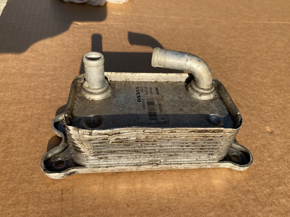 原始设备制造商沃尔沃 C30 C70 S40 S60 V50 V60 XC70 XC60 XC 越野油冷却器 31201909 — 第 4/4 张图片