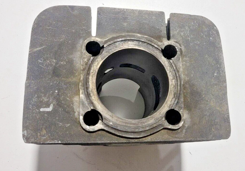 Jarra cilindro izquierdo Yamaha R5 R5B R5C 1970-1972 Foto 3 de 4