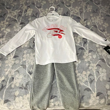 Nike Boys 2-Piece Outfit Set Size 6 Graphic Long Sleeve Tee Fleece Pants