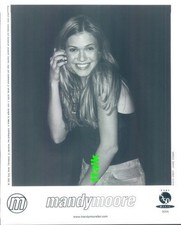 Press Photo: MANDY MOORE 8x10 B&W 2000