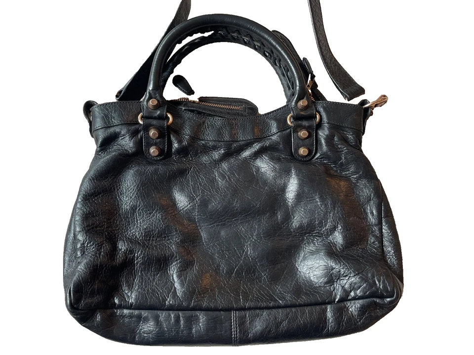 Bolso de Mano Balenciaga Town en Cuero Negro con Mini Herrajes Oro Rosa Foto 3 de 4