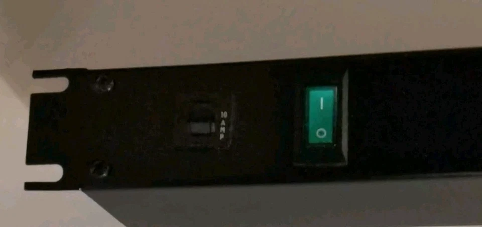 19 In Rack Mount Basic PDU, 10A, Single Phase 120-240V, Front & Rear Facing C13s - Image 4 of 4