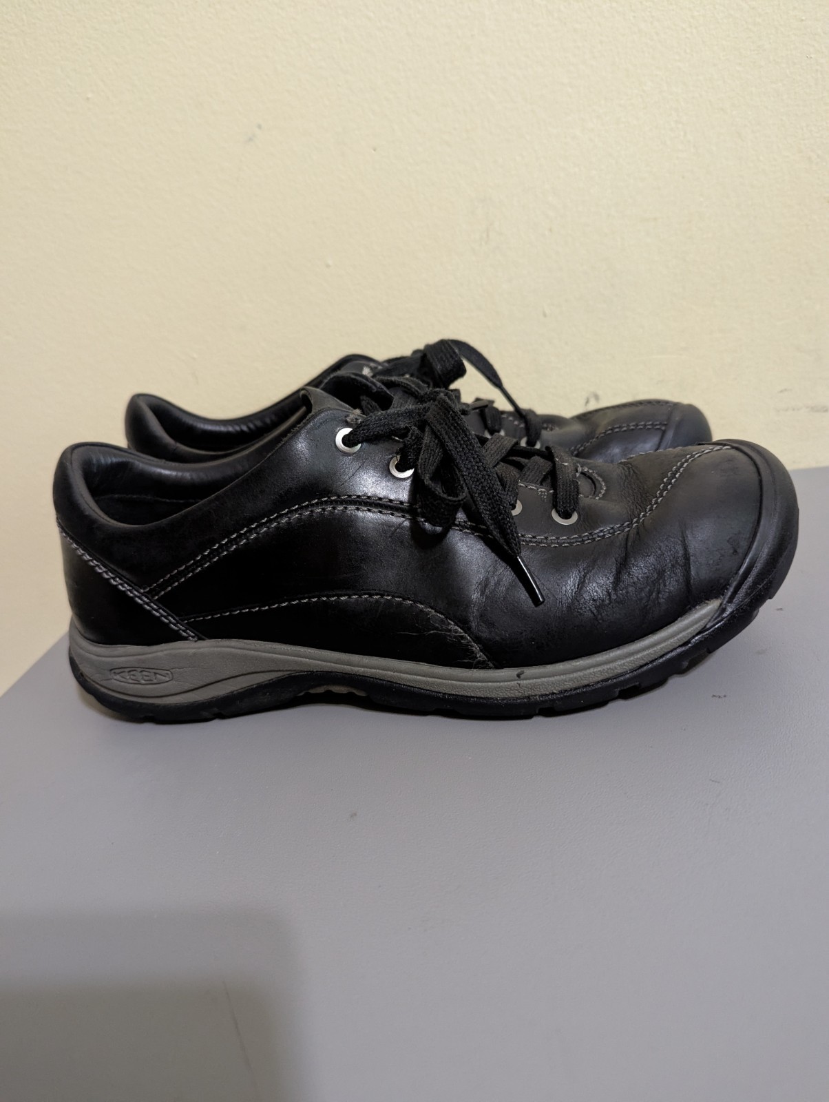 Scarpe comode Keen da donna taglia 9 5 Presidio II in pelle nera casual stringate