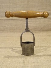 Outil ancien emporte pièce coupe hosties Ø 3,3 cm   religion couvent monastère