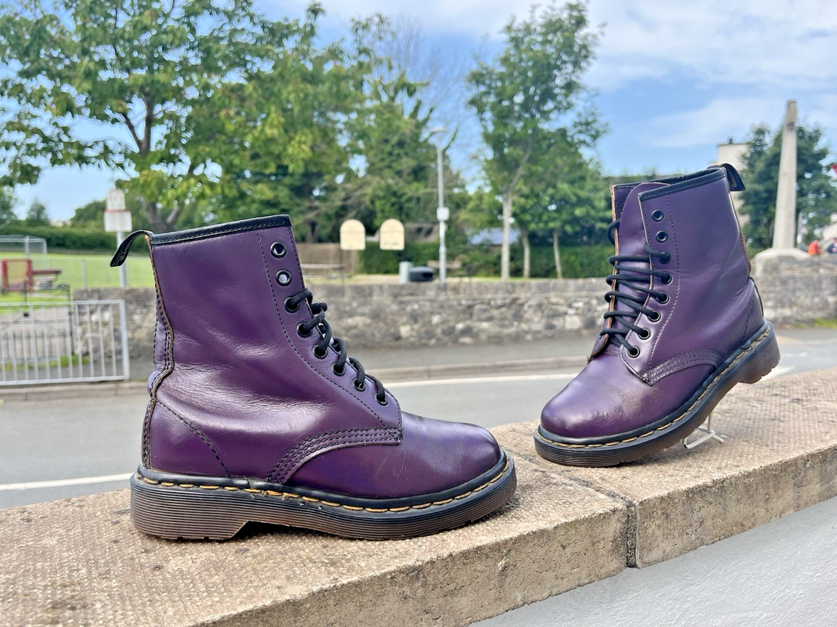 VINTAGE DR MARTENS AW612 AIR WAIR 8 EYELET BOOTS SIZE 3 PURPLE