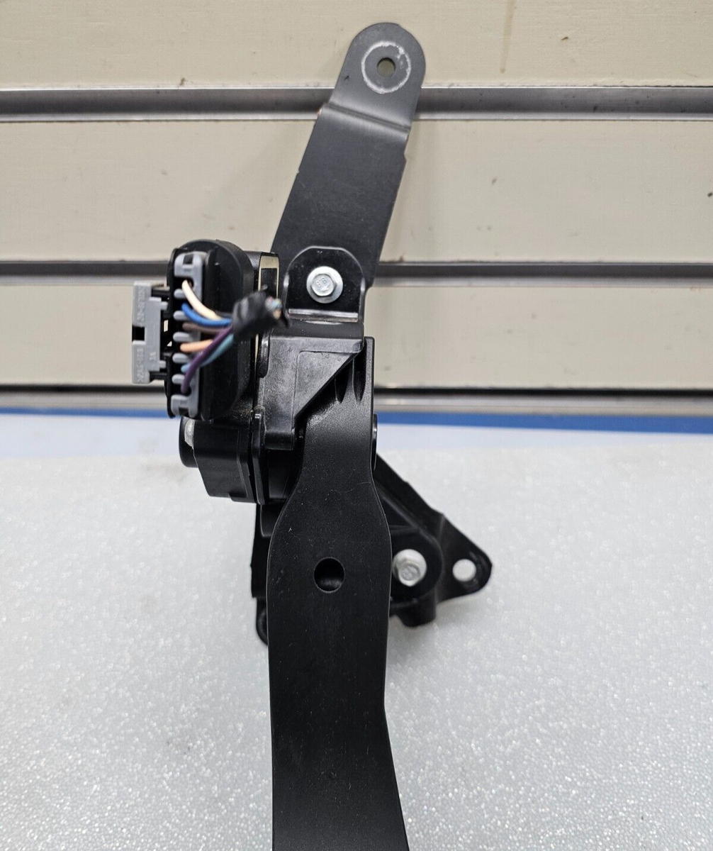 2004-2012 Chevrolet Malibu 2005-2010 Pontiac G6 Accelerator Gas