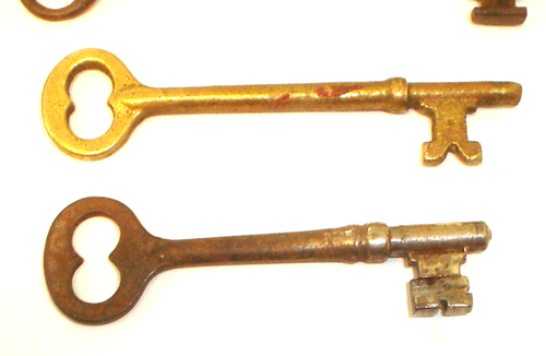 Antique / Vintage Lot of 17 Solid Barrel Skeleton Keys for Door Locks - Picture 2 of 13
