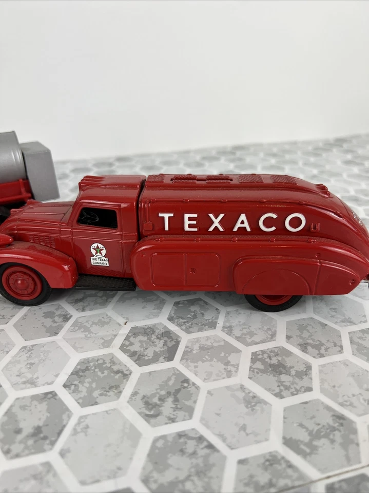2 Retype Texas Company Tankers 39 Dodge/1910 Mack Banks W/keys - Image 2 of 4
