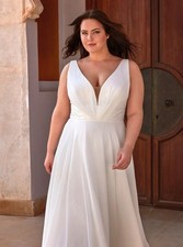 Pronovias Asmara Wedding Dress Ivory Chiffon Deep V A-Line Chapel Train