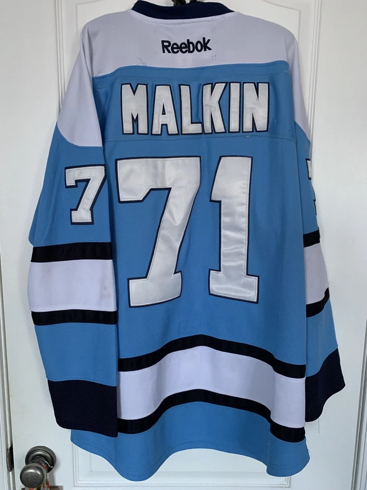 Camiseta deportiva del equipo Pittsburgh Penguins Reebok clásica de invierno Malkin #71 talla 52 Foto 3 de 4