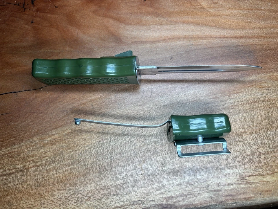 Rare Chinese PRC Police Fighting Knife Dagger Straight Blade and Serrated Blade - Image 4 of 4