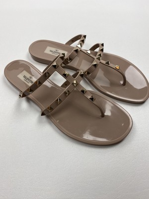 rockstud flat rubber sandal