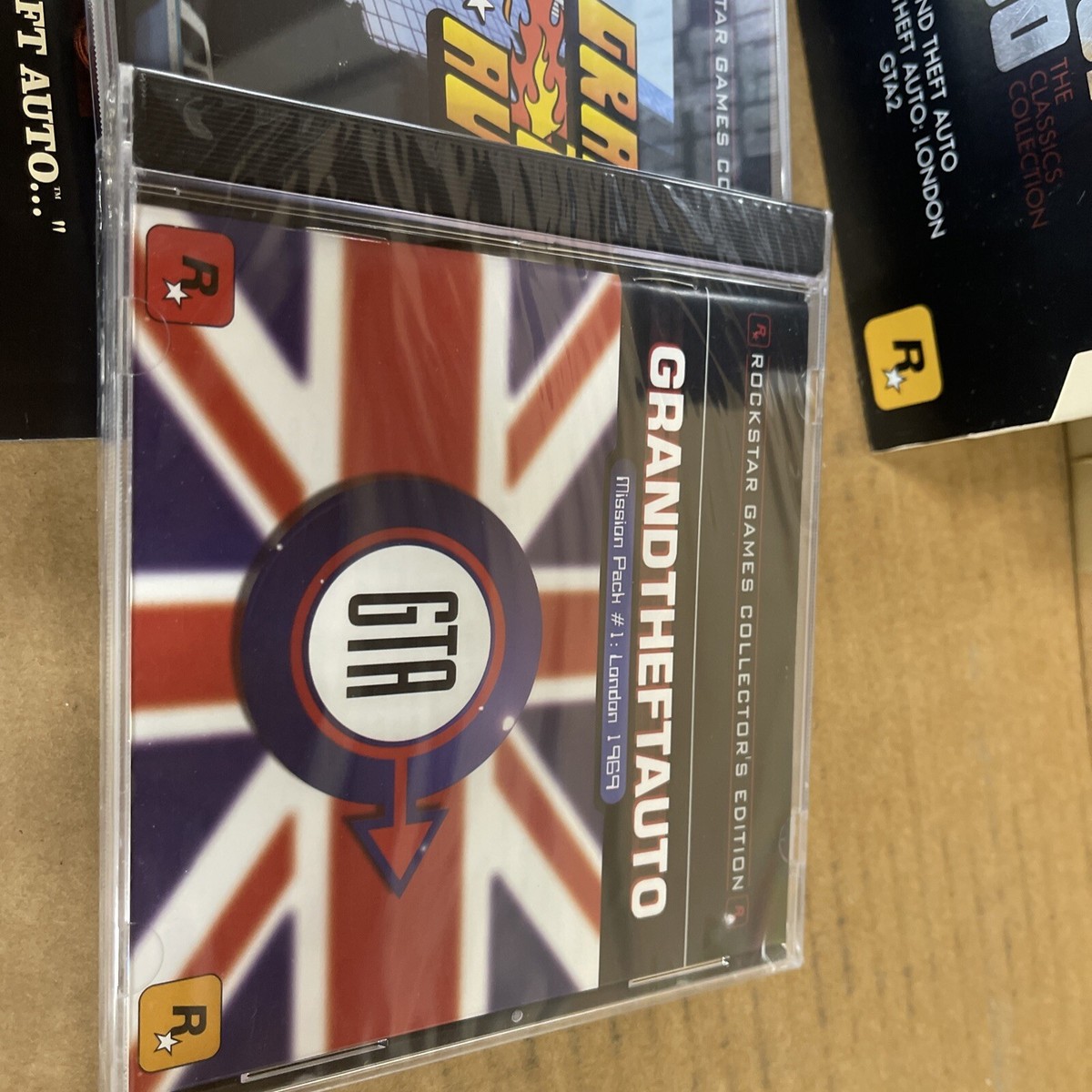 PC　グランドセフトオート　クラシックコレクション　CD　３枚組　海外版/北米版 Grand Theft Auto Classics Collection (PC CD-ROM, 2004