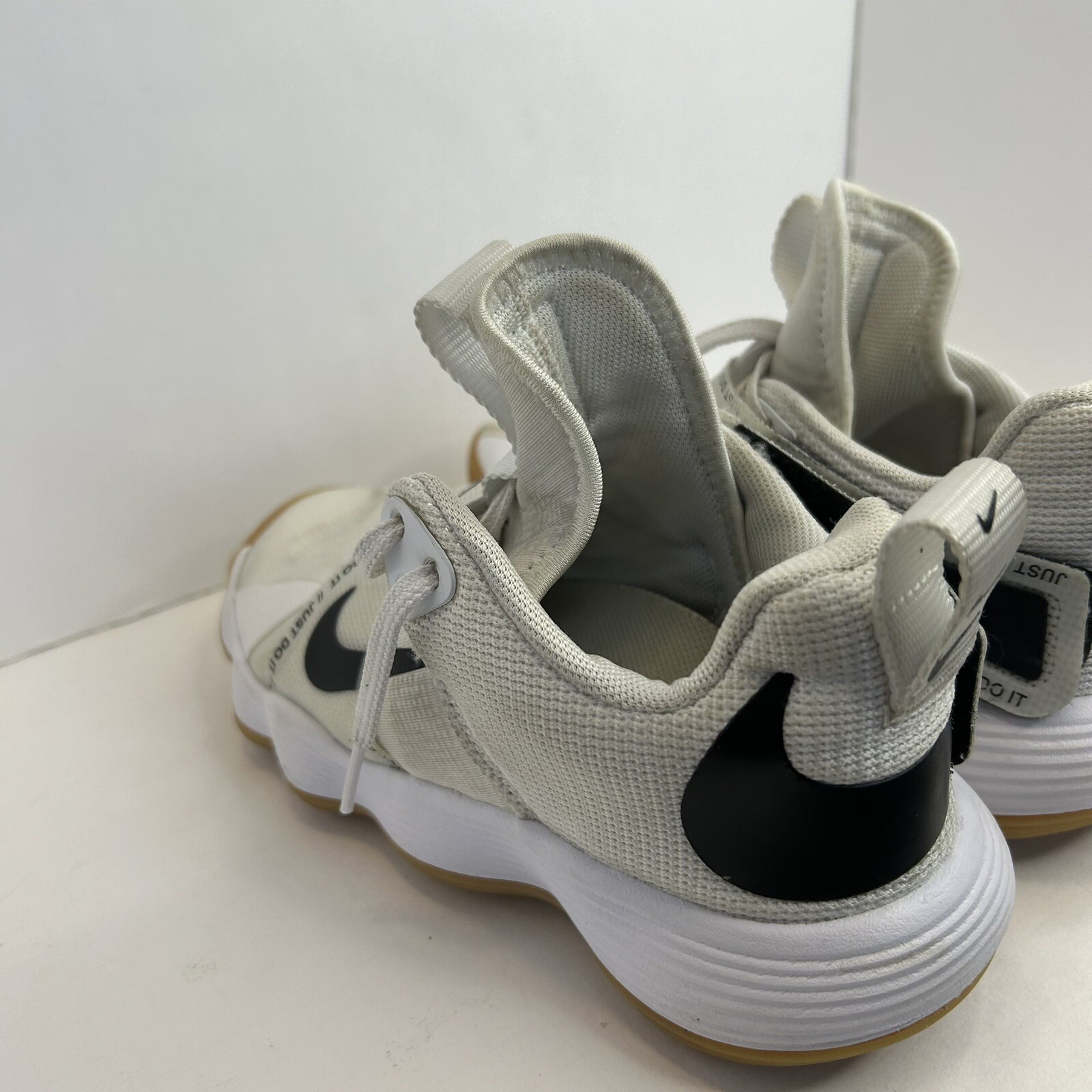 nike women's react hyperset volleyball shoes white