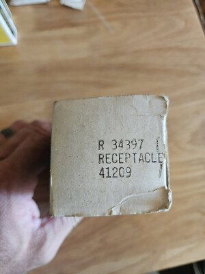R34397 Tractor Valve Selective Control Outlet Socket John Deere OEM NOS