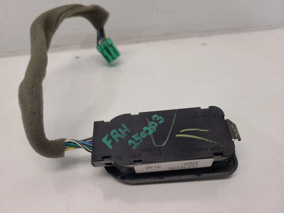 2004 Cadillac Escalade ESV Passenger Right Front Heated Seat Switches - Image 3 of 4