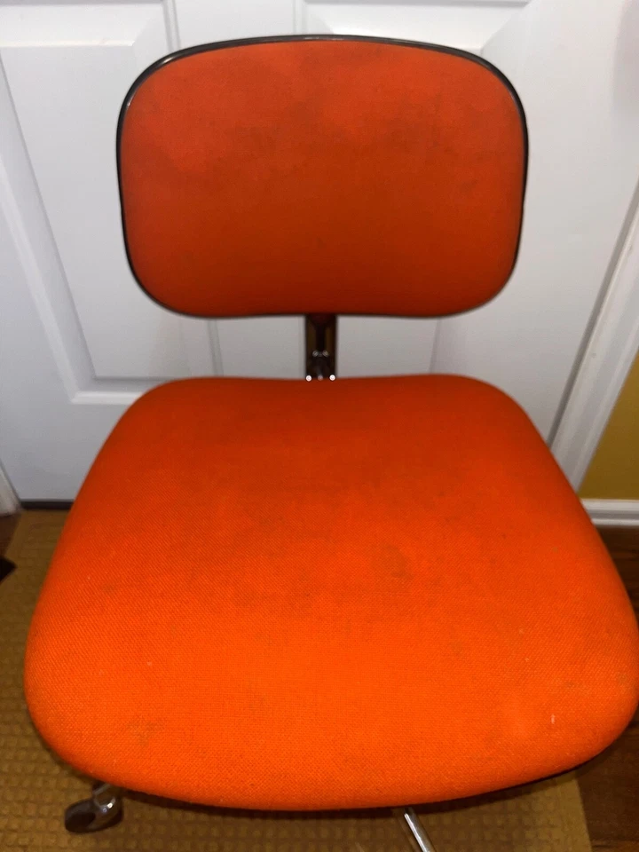 Silla de oficina giratoria enrollable moderna de mediados de siglo Steelcase naranja cromada vintage Foto 3 de 4