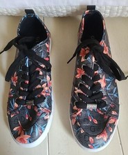Guess Los Angeles Multi Colored Monogramed Floral Sneakers Womens Sz 7.5M