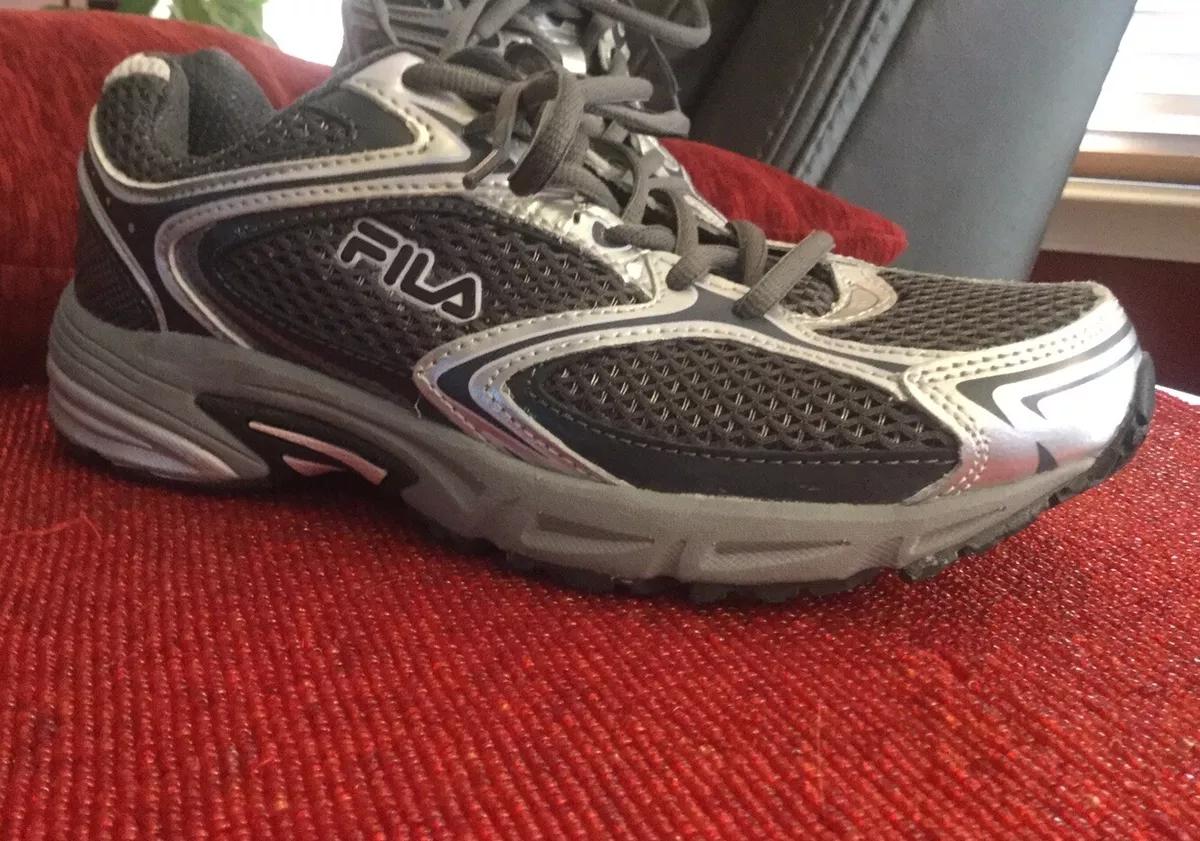 Fila silver trainer clearance