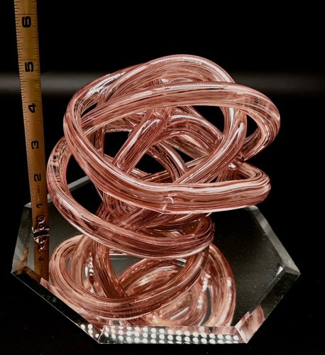 Mundgeblasenes Kunstglas infundiert Ewigkeit Knoten Skulptur rosa irisierend modern - Bild 9 von 15