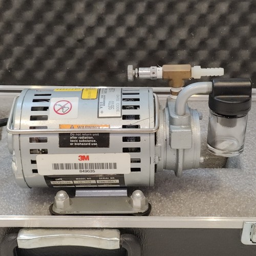 Gast 1531-107B-G557X Rotary Vane Vacuum Pump And Case Excellent Condition - Picture 3 of 8