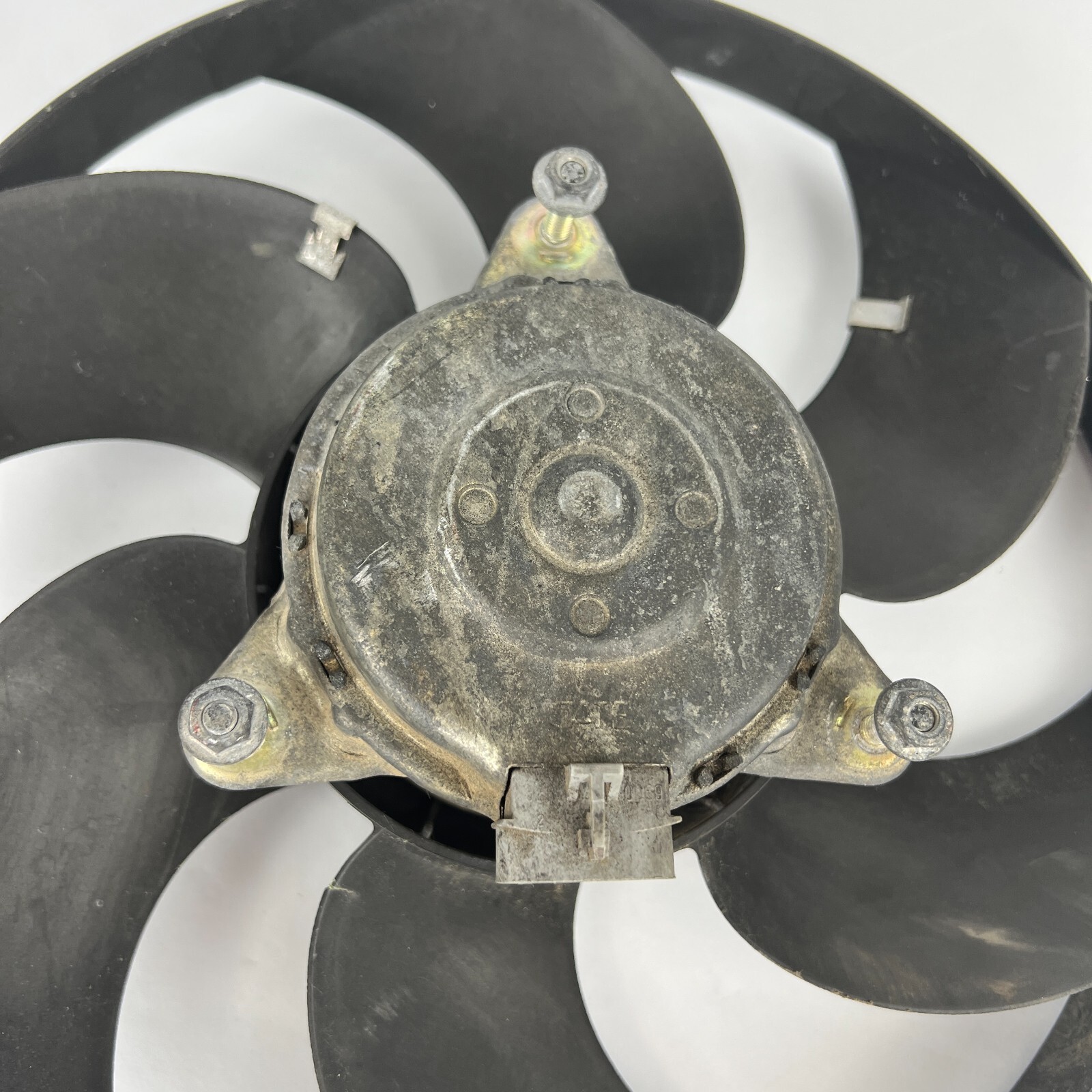2000 - 2004 Aston Martin DB7 LH Left Driver Side Cooling Fan Cowl Motor Assembly