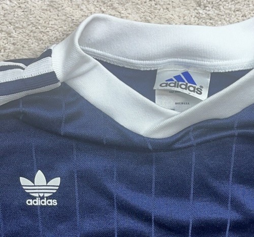 Camiseta deportiva de fútbol vintage de los 90 Adidas azul hecha en EE. UU. talla pequeña - Imagen 5 de 8